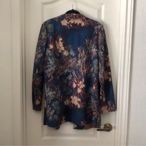Solitaire Floral Patterned Women's Blazer - Picture 3 of 3